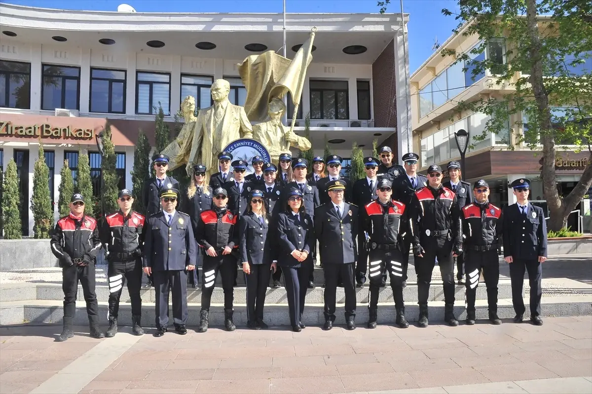 İzmir\'de Polis Teşkilatının Kuruluş Yıl Dönümü Törenleri Düzenlendi