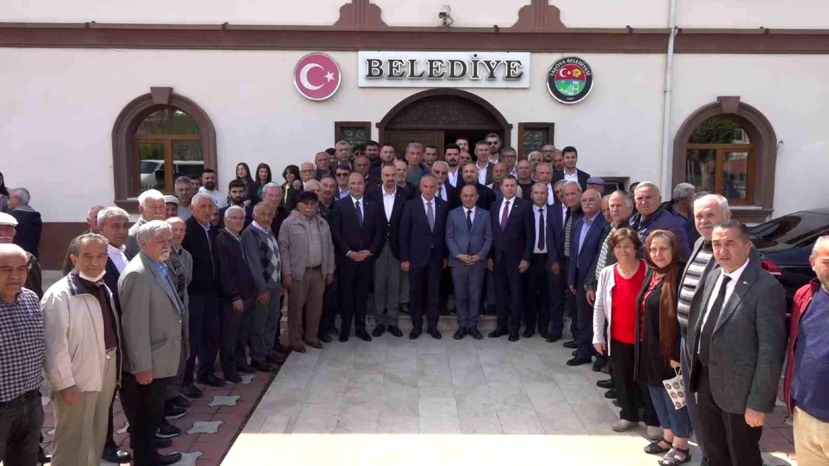 CHP Genel Başkan Yardımcısı Özgür Karabat, Taşova Belediye Başkanı Özalp\'e hayırlı olsun ziyaretinde bulundu