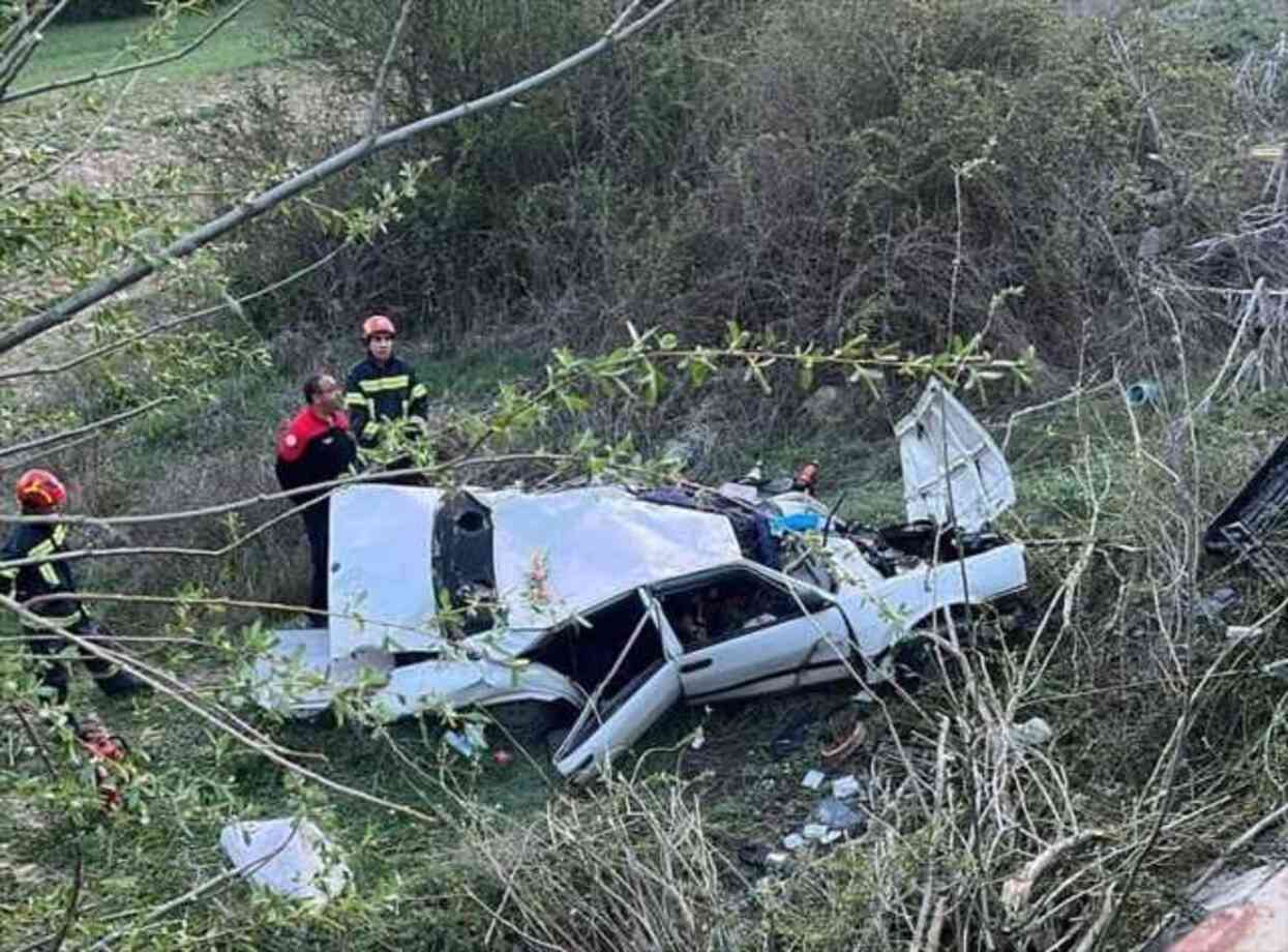 Denizli'de otomobil ile motosiklet çarpıştı: 1'i çocuk 3 kişi hayatını kaybetti Denizli'de otomobil ile motosiklet çarpıştı: 1'i çocuk 3 kişi hayatını kaybetti