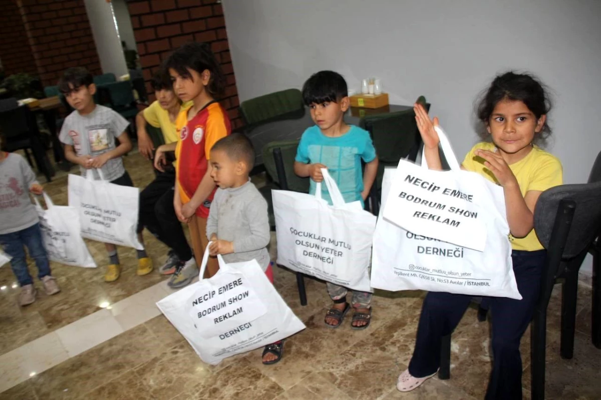 İstanbul\'daki Gönüllüler Deprem Bölgesindeki Çocukları Sevindirdi