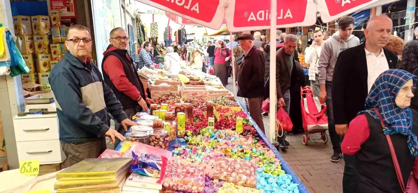 Devrek\'te Ramazan Bayramı Alışverişi Hareketli