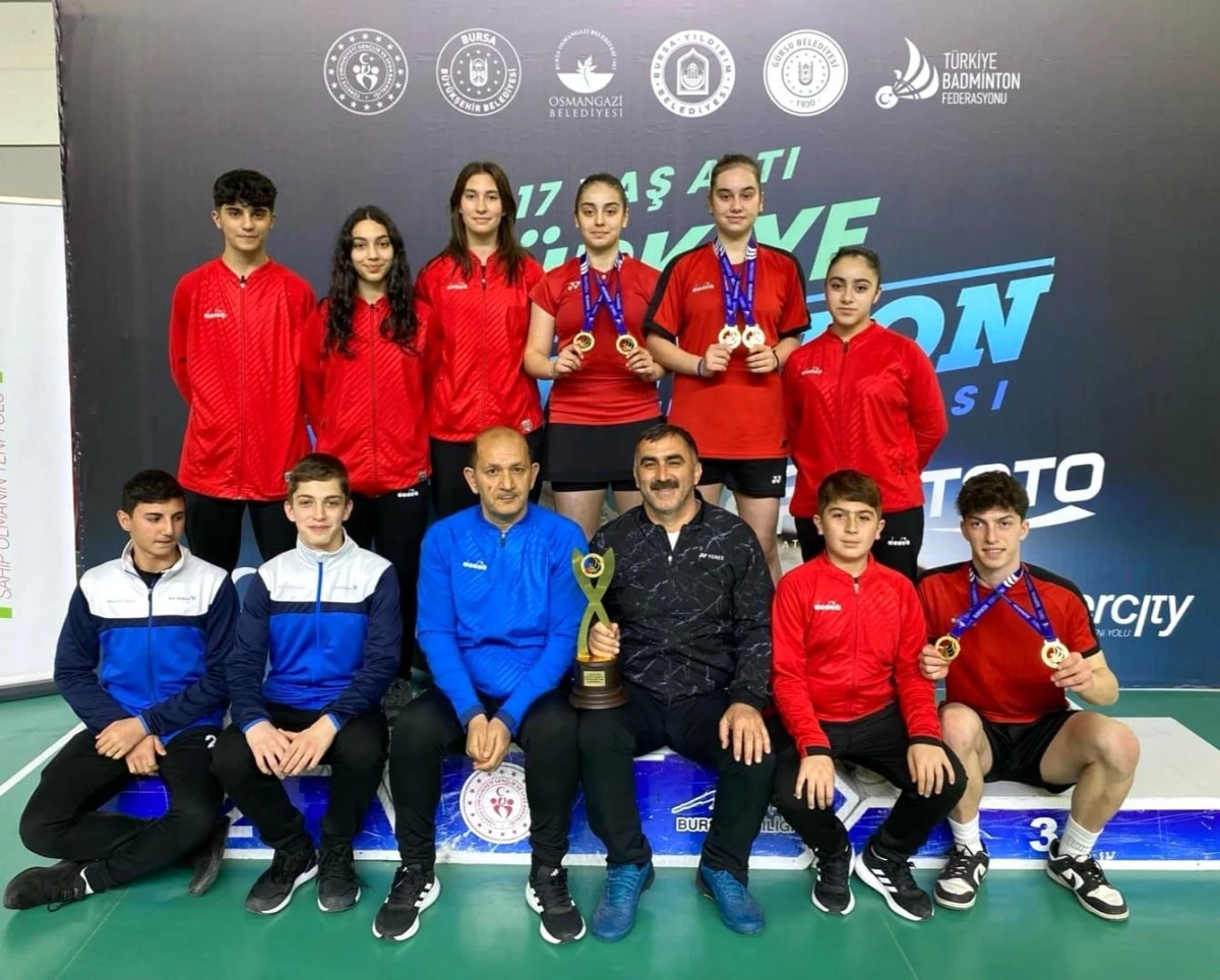 Erzincanlı Badmintoncular 17 Yaş Altı Türkiye Şampiyonasında 4 Branşta Şampiyon Oldu