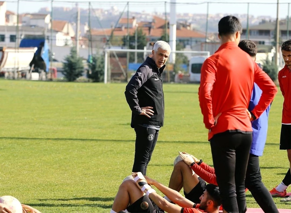 Eskişehirspor, Teknik Direktör Önder Karaveli ile Yollarını Ayırdı