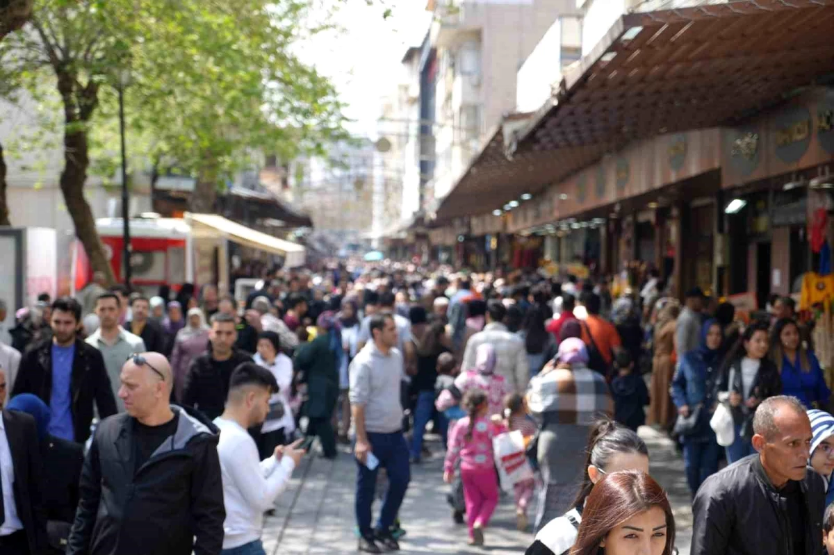 Gaziantep\'te Ramazan Bayramı dolayısıyla çarşı ve pazarlarda yoğunluk yaşandı