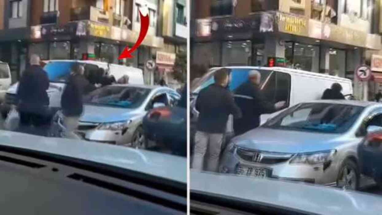 Güngören'de trafikteki baltalı kavga cep telefonu kamerasına yansıdı Güngören'de trafikteki baltalı kavga cep telefonu kamerasına yansıdı