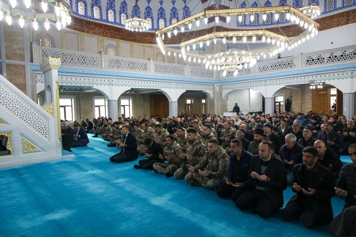 Hakkari\'de Polis Teşkilatı\'nın 179. yıl dönümü şehitler için mevlit programı düzenlendi