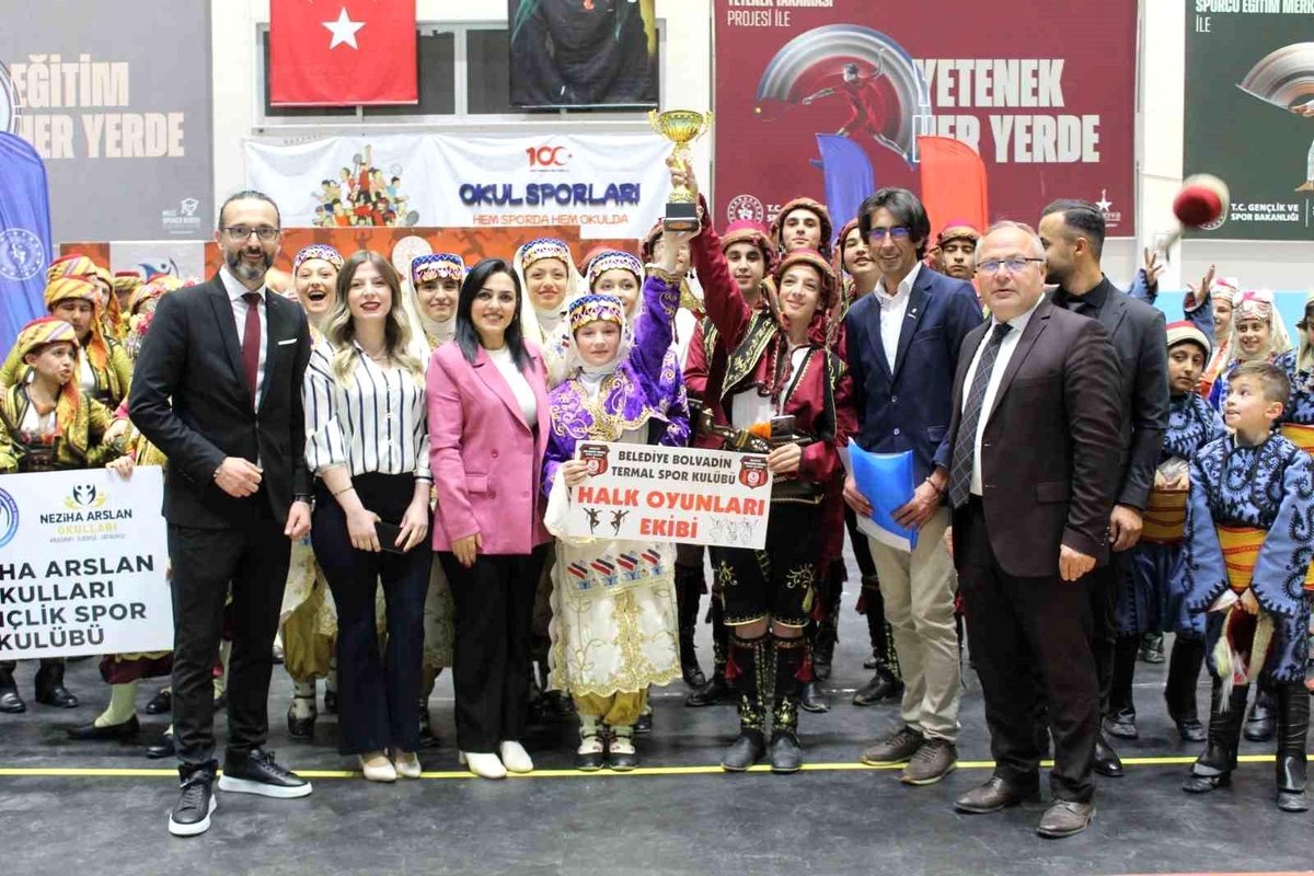 Afyonkarahisar\'da Türkiye Halk Oyunları Kulüpler Arası il yarışmaları tamamlandı
