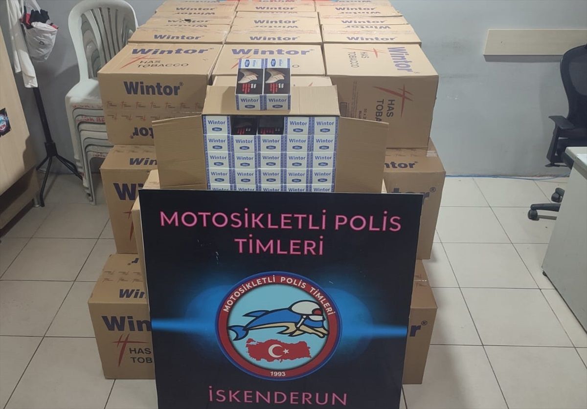 Hatay\'da 300 Bin Makaron Ele Geçirilen Araçta 2 Şüpheli Gözaltına Alındı