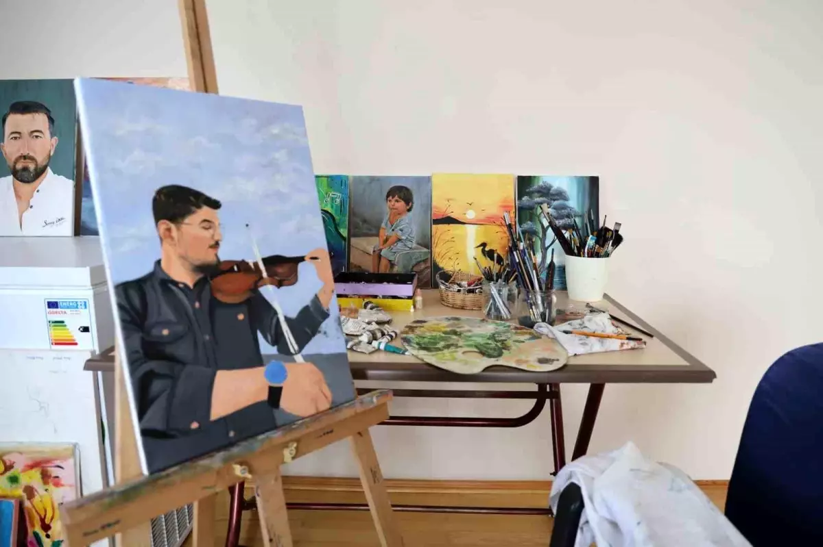 Ev hanımı resim çizerek ev ekonomisine katkı sağlıyor