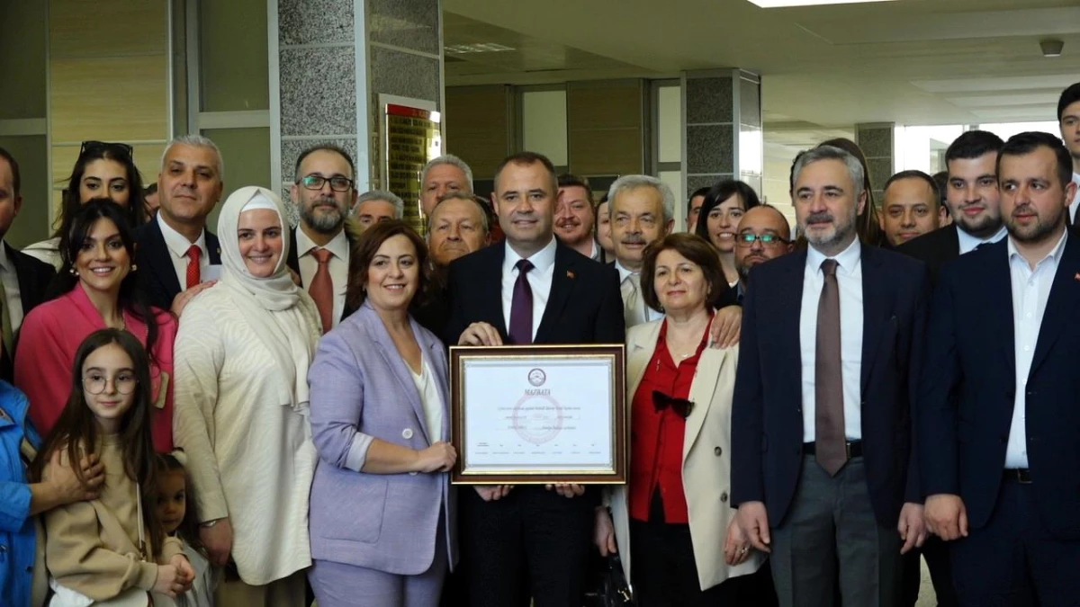 Derya Bulut Kırklareli Belediye Başkanı olarak mazbatasını aldı