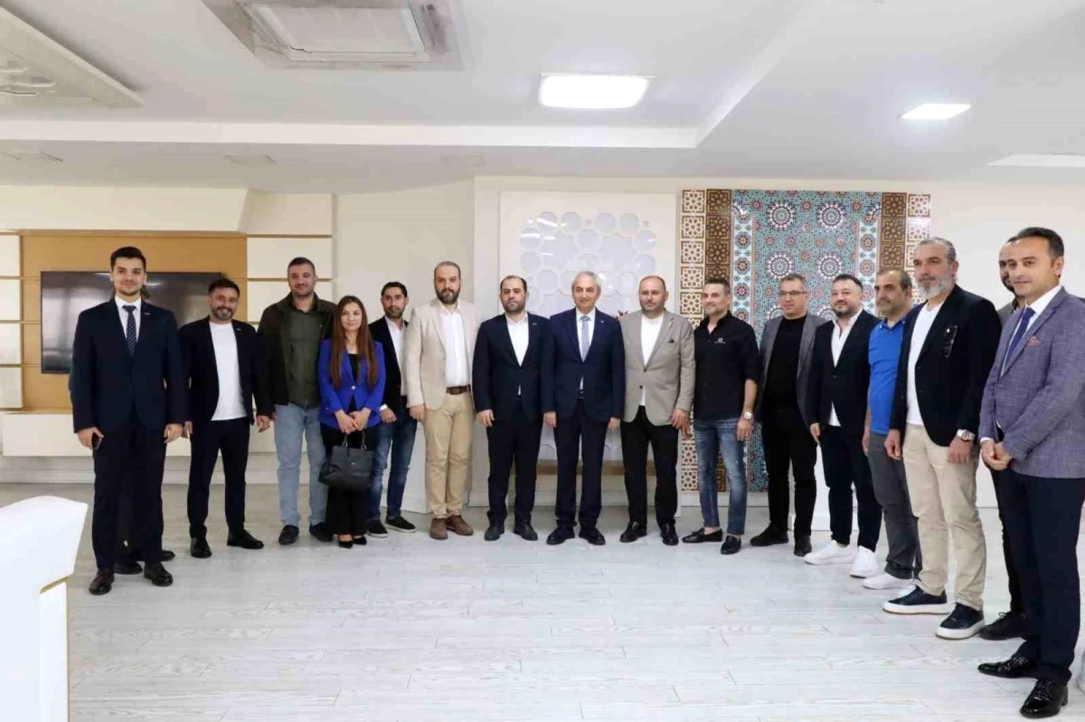 MÜSİAD Antalya Şube Başkanı Ali Akçay ve yönetimi Kepez Belediye Başkanı Mesut Kocagöz\'ü ziyaret etti