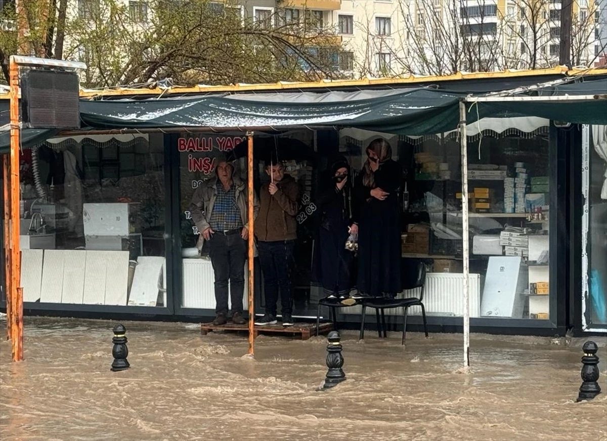 Malatya\'da sağanak nedeniyle su birikintisi oluştu