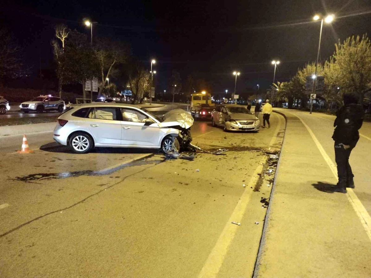 Maltepe\'de trafik kazası: 3 kişi hastaneye kaldırıldı