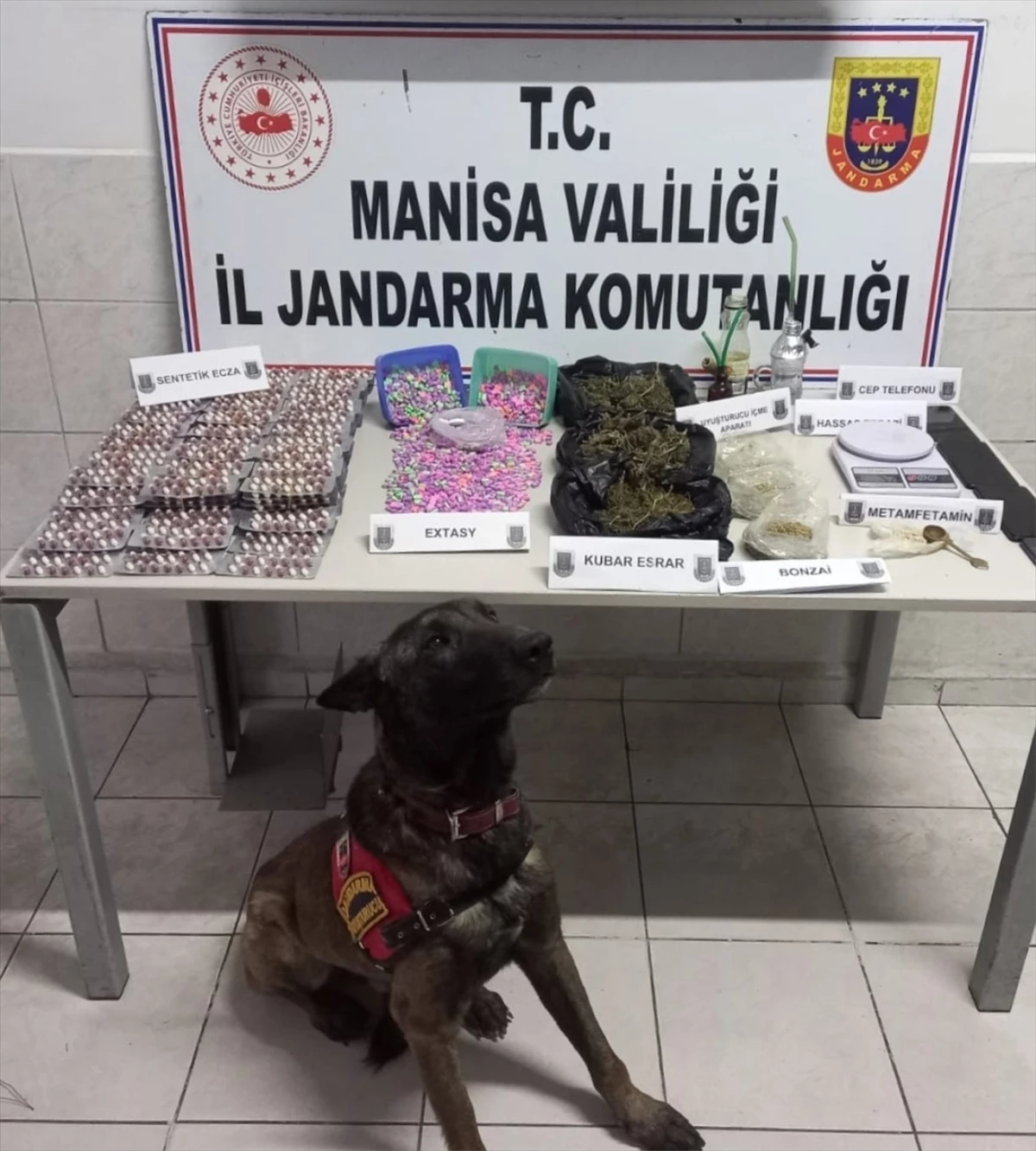 Manisa'da Uyuşturucu Operasyonunda 2 Tutuklama