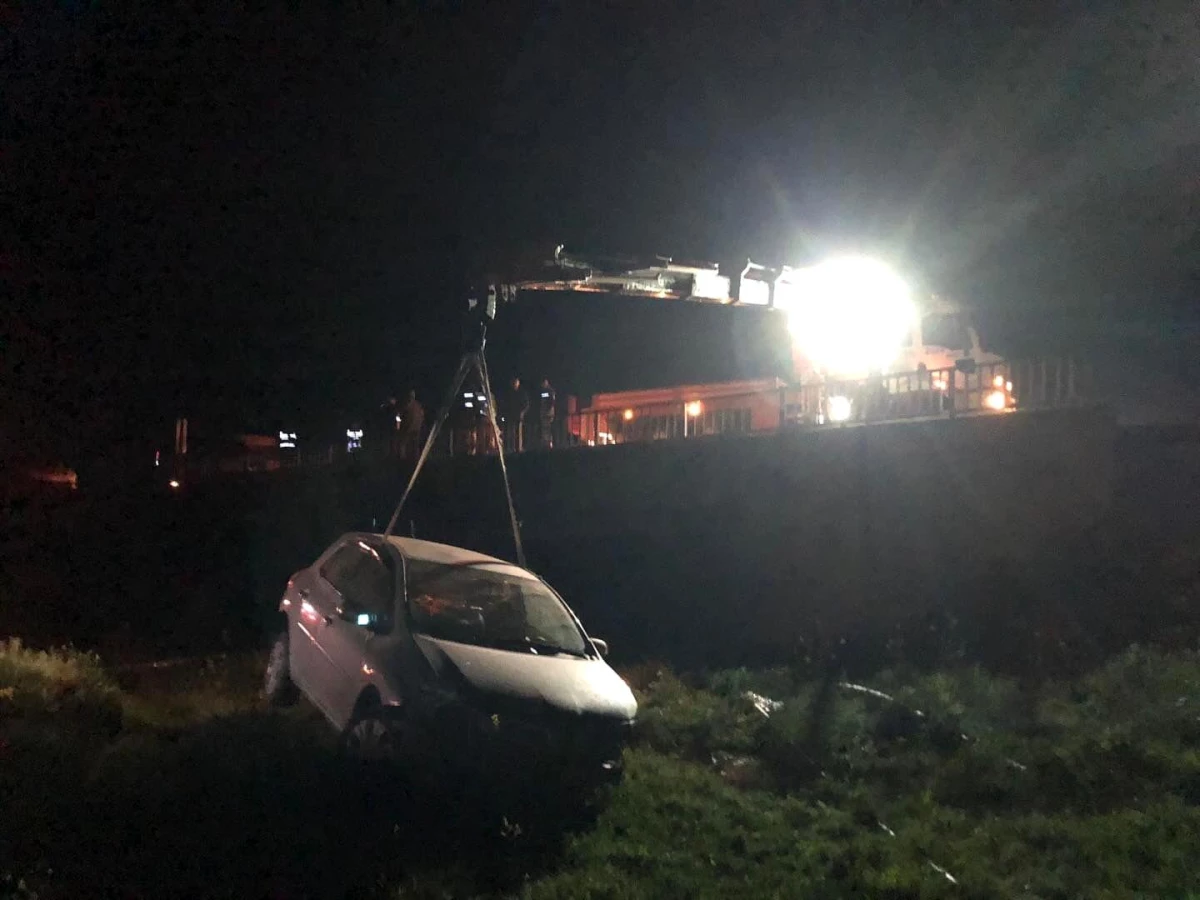 Nusaybin\'de otomobil şarampole devrildi: 1 bebek hayatını kaybetti, 4 kişi yaralandı