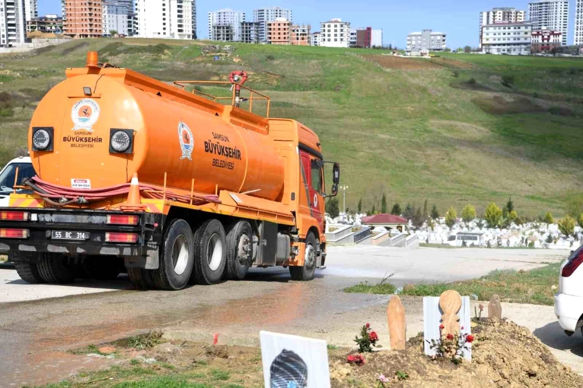 Samsun Büyükşehir Belediyesi Mezarlıklarda Temizlik ve Bakım Çalışmaları Yaptı