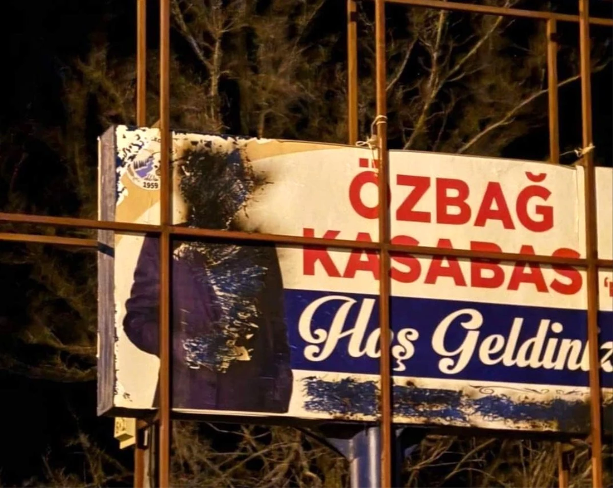 Kırşehir\'de eski belediye başkanının selamlama pankartı yakıldı