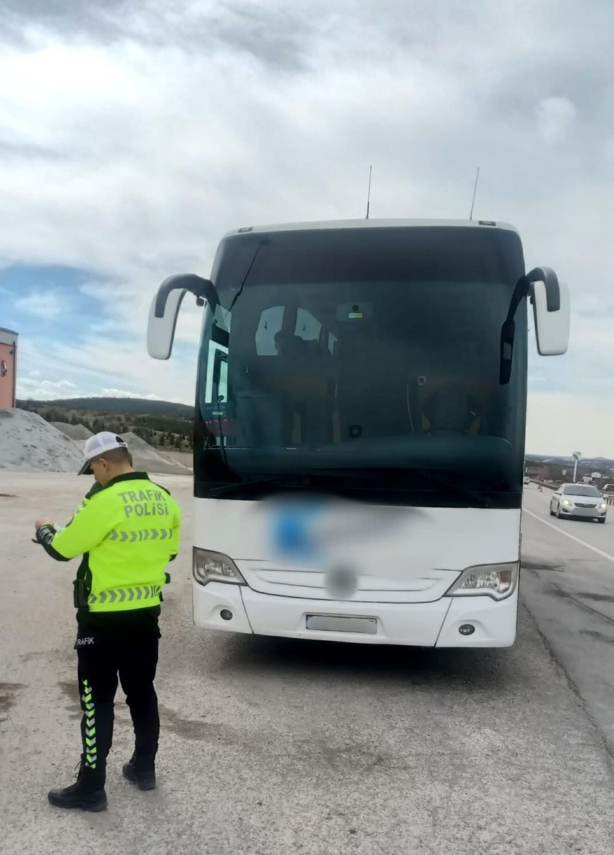 Eskişehir\'de Otobüs Yolcularına Emniyet Kemeri Bilgilendirmesi