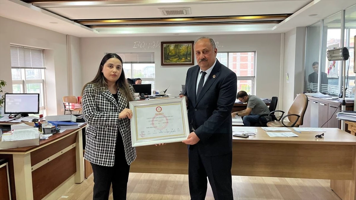 Salıpazarı ilçesinde BBP\'den Belediye Başkanı seçilen Refaettin Karaca mazbatasını aldı