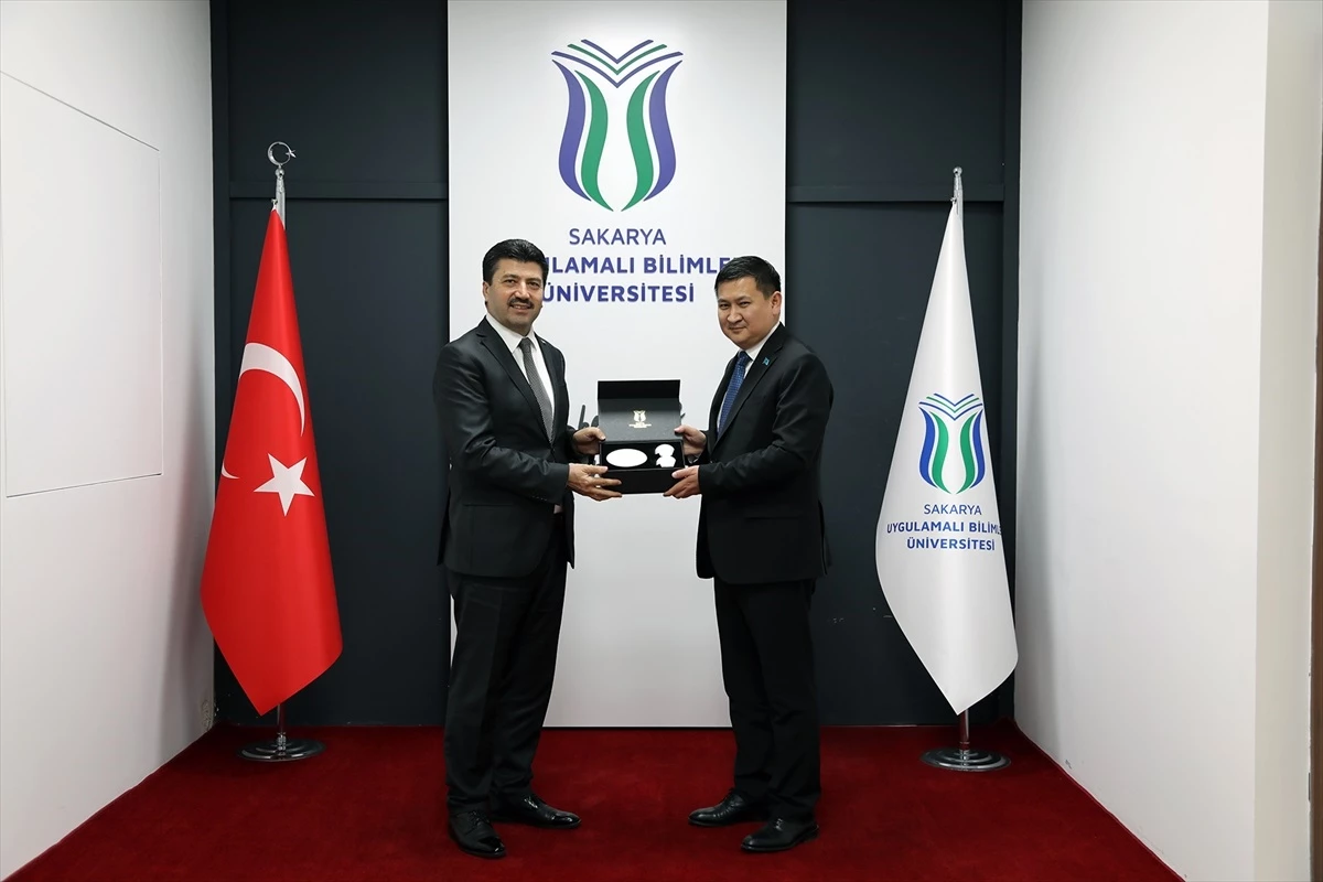Sakarya Uygulamalı Bilimler Üniversitesi, Kazakistan\'ın İstanbul Başkonsolosu ve Konsolosunu ağırladı
