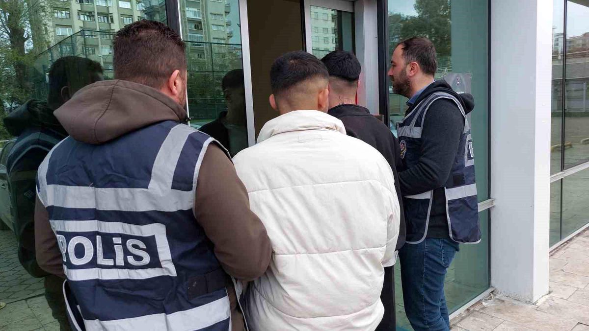 Samsun\'da süit otelde arkadaşlarını darp edip bıçakladılar
