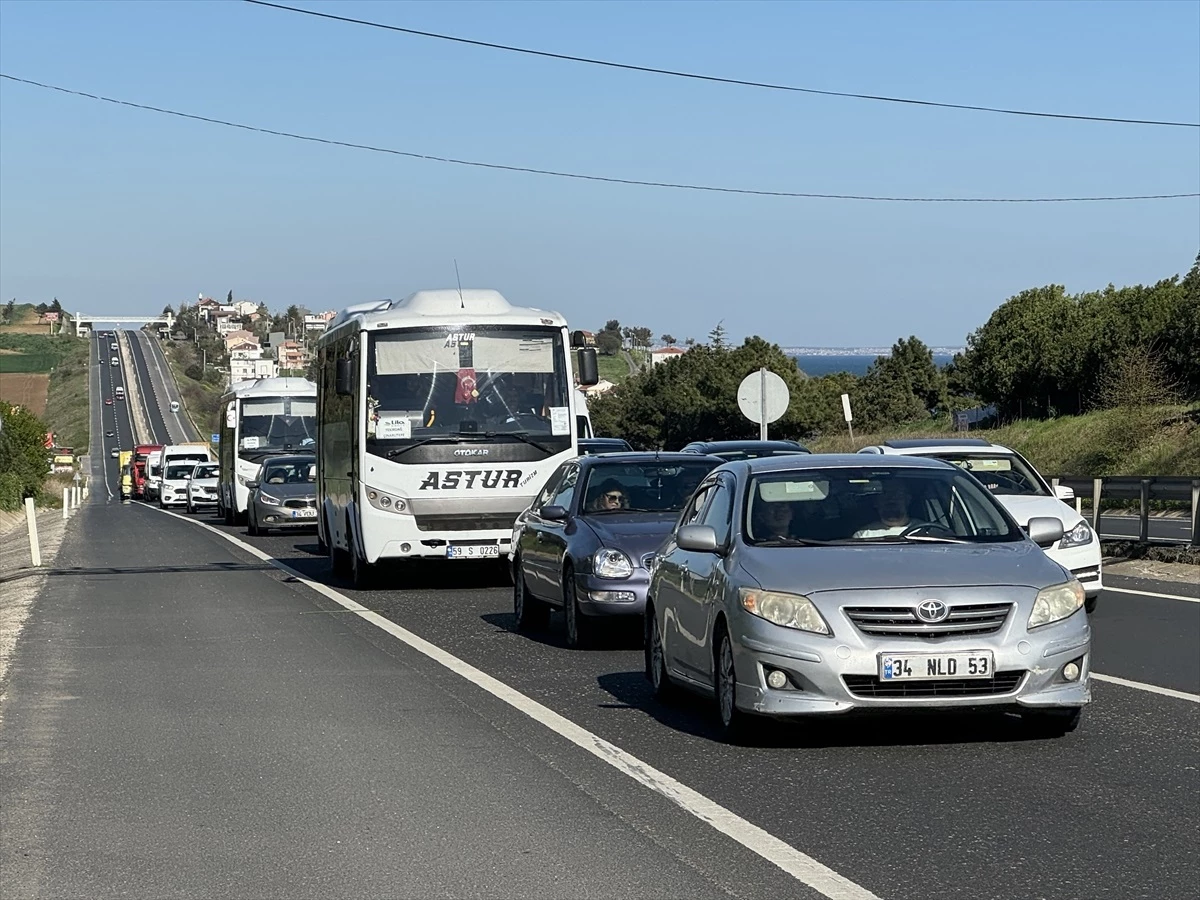 Tekirdağ-İstanbul kara yolunda Ramazan Bayramı tatili için yoğunluk oluştu