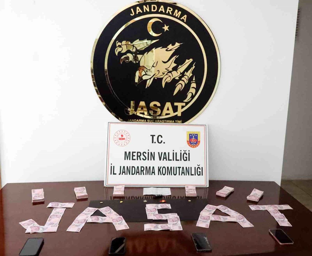 Mersin\'de Güvenlik Görevlisi Rolüyle Dolandırıcılık Yapan Şüpheliler Yakalandı
