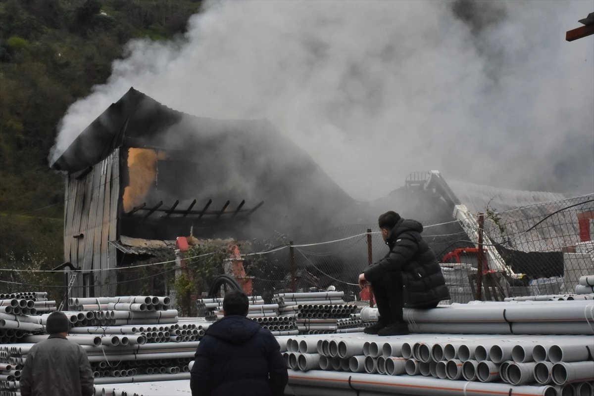 Trabzon\'da bir iş yerinde çıkan yangın hasara yol açtı