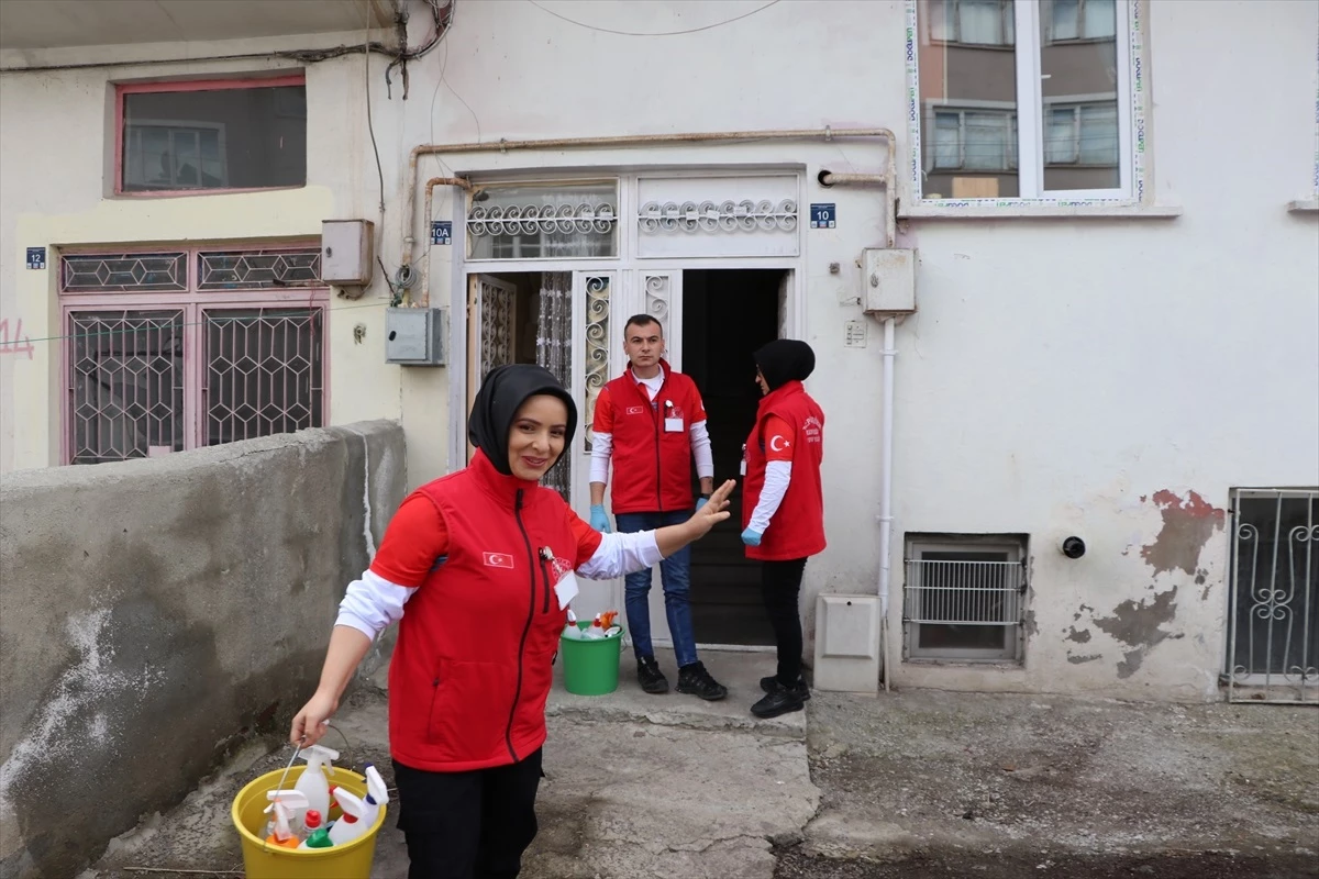 Erzurum\'da Vefa Ekibi Yaşlı ve Engellilere Yardım Ediyor