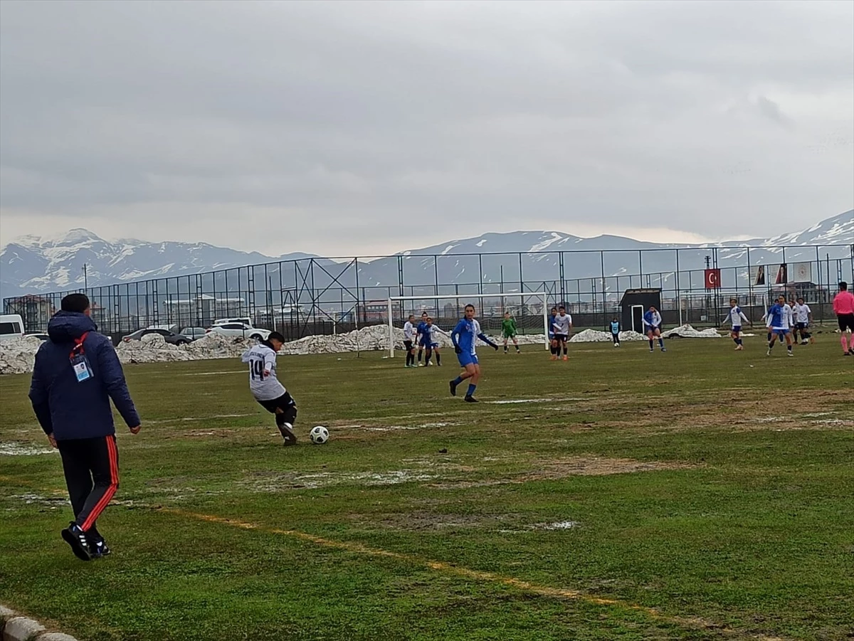 Yüksekova Belediyespor, Antalya Denizspor ile 2-2 berabere kaldı
