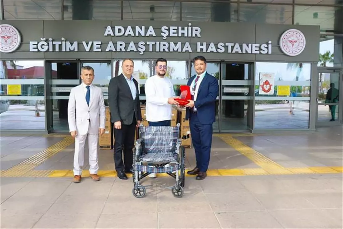 Adana\'da Hayırsever İş İnsanı Hastaneye 100 Tekerlekli Sandalye Bağışladı