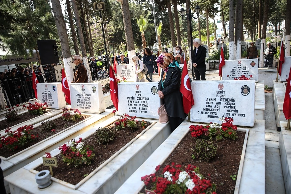 Adana, Mersin, Hatay ve Osmaniye\'de Ramazan Bayramı arifesinde şehitlikler ziyaret edildi