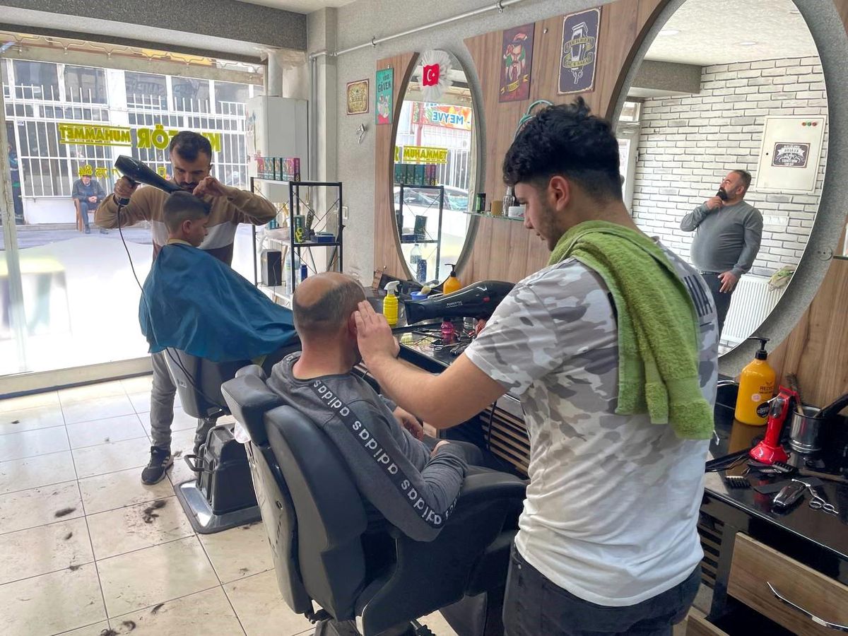 Aksaray\'da Ramazan Bayramı öncesi berberlerde yoğunluk yaşanıyor