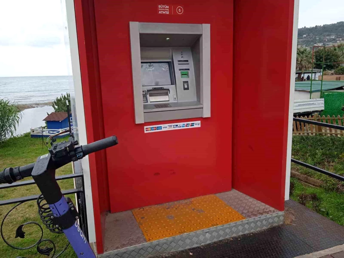 Alanya\'da ATM Ekranına Zarar Verildi