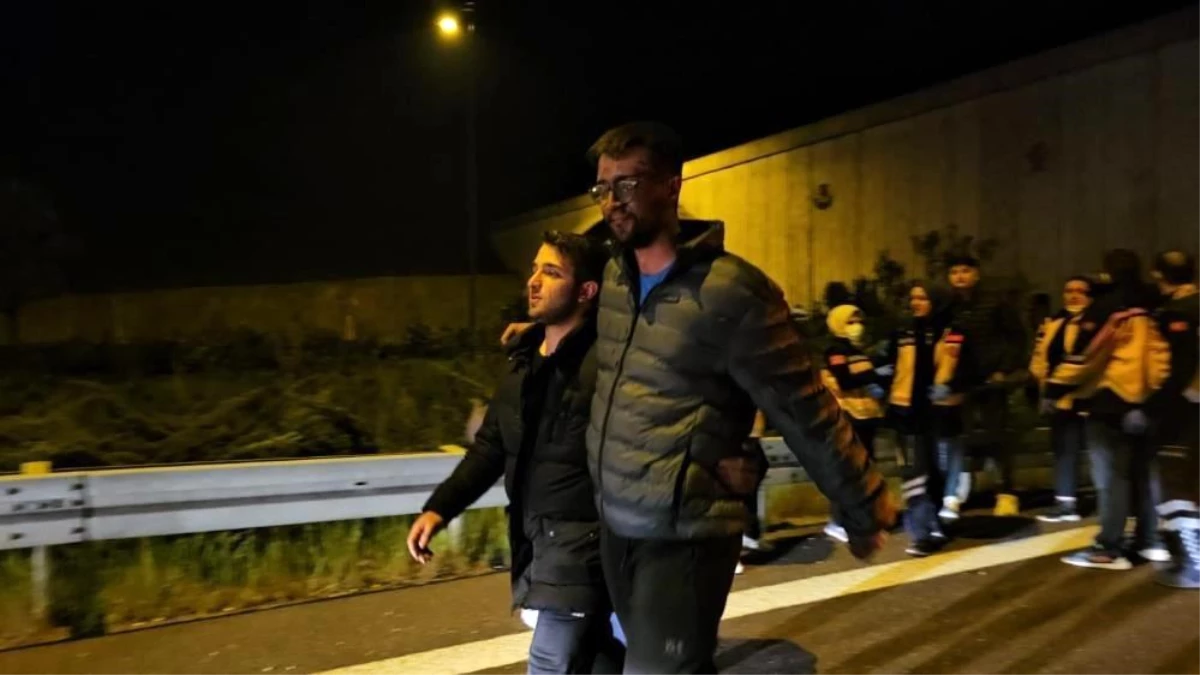 İzmir\'e giden otobüs Orhangazi Tüneli\'nde alev alev yandı