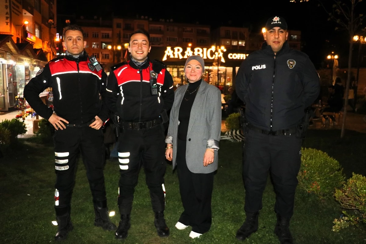 Amasya\'da Mahalle Sakinleri Polis Ekiplerine Sürpriz Yaptı