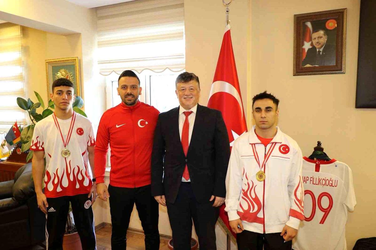 Aydınlı milli boksör Tevfik Akkaş, Gençler Avrupa Boks Şampiyonası\'nda çeyrek finale yükseldi