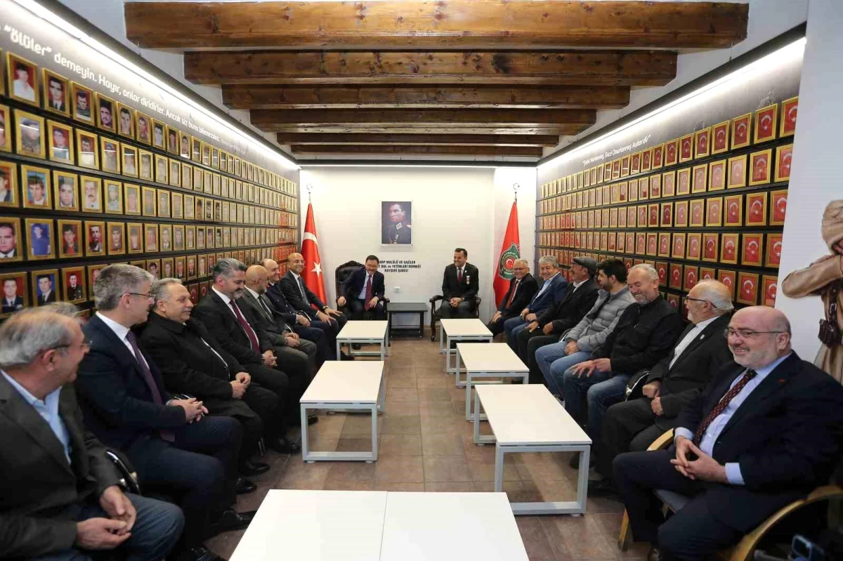 Kayseri Büyükşehir Belediye Başkanı Dr. Memduh Büyükkılıç, Bayram Ziyaretlerinde Bulundu
