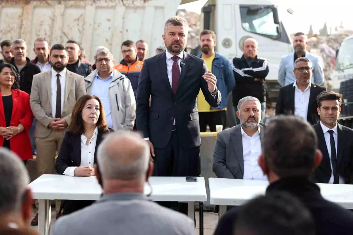 Buca Belediye Başkanı Görkem Duman, Mesai Arkadaşlarıyla Bayramlaştı