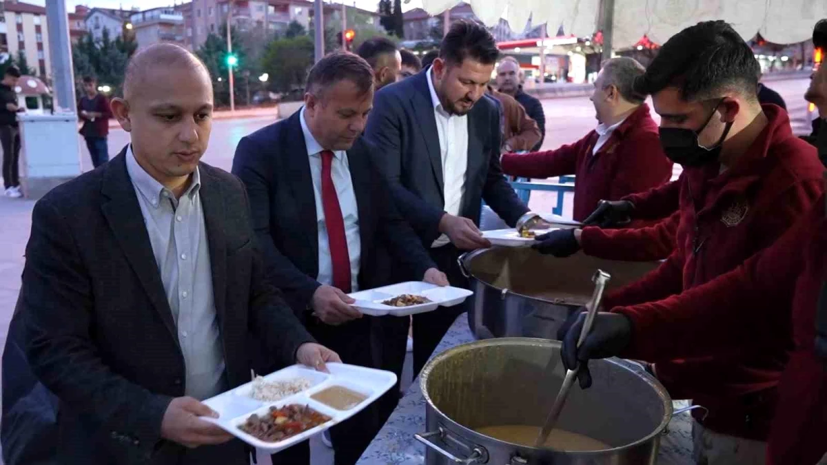 Kırıkkale Belediye Başkanı Ahmet Önal, Ramazan ayında vatandaşlarla iftar sofrasında buluştu