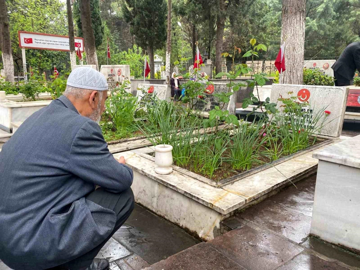 Kahramanmaraş\'ta şehit ve deprem acısıyla buruk bayram