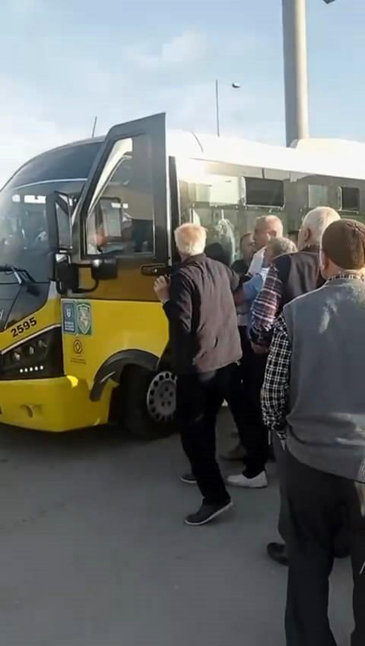 Bursa\'da Yolcu Minibüsünde Sürücüler Arasında Yumruklu Kavga