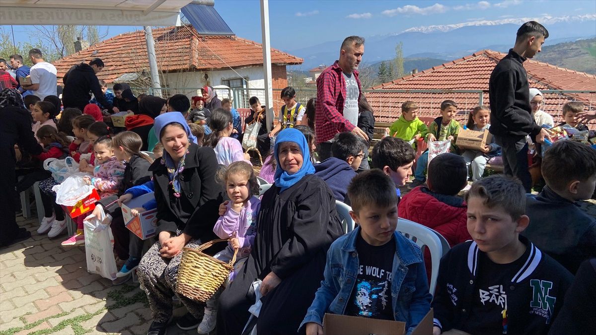 Orhaneli\'de Adak Geleneği: Çocuklara Bayram Sevinci