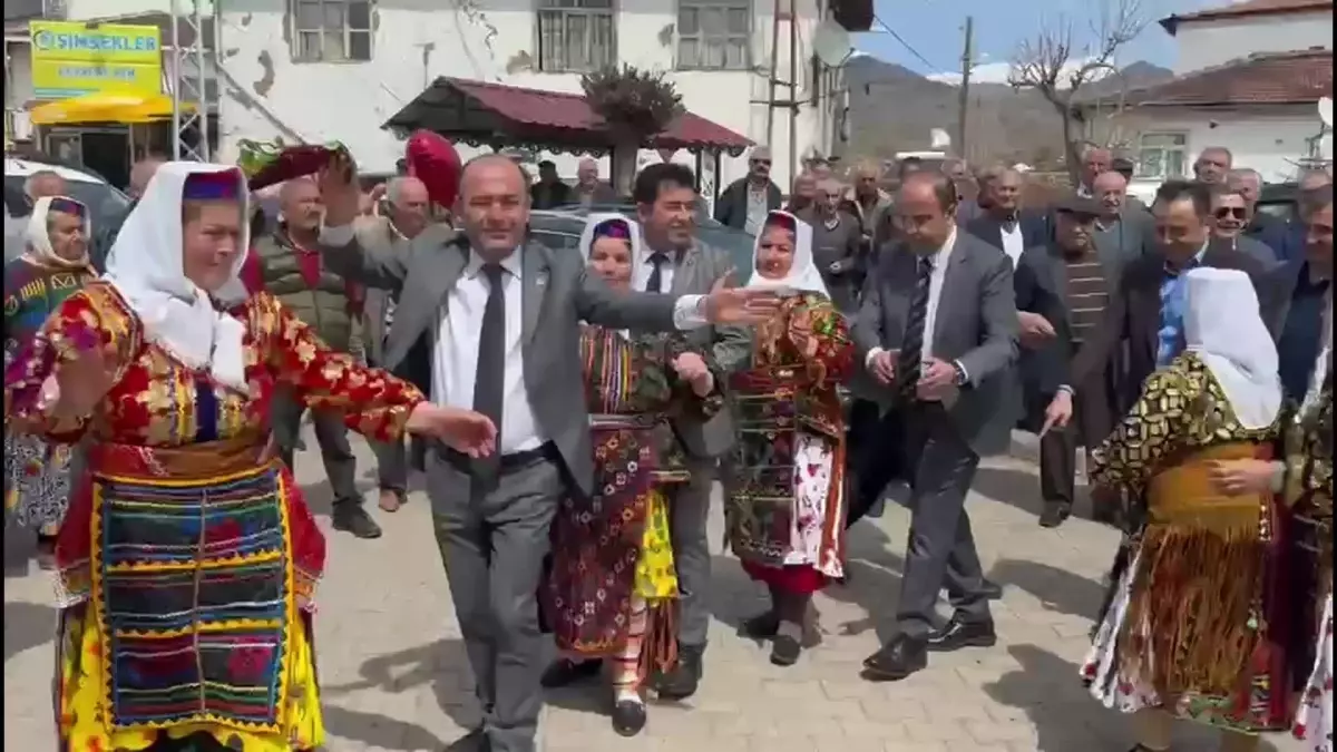 CHP Genel Başkan Yardımcısı Özgür Karabat, Tokat\'ta belediyeleri ziyaret etti