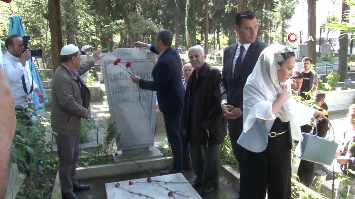 CHP Genel Başkanı Özel Manisa\'da Aile Mezarlarını Ziyaret Etti