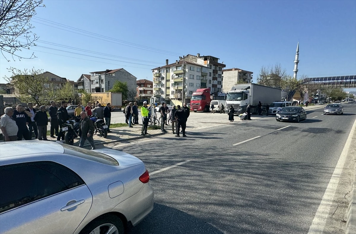 Düzce\'de motosiklet kazası: Yaya öldü, sürücü ağır yaralandı