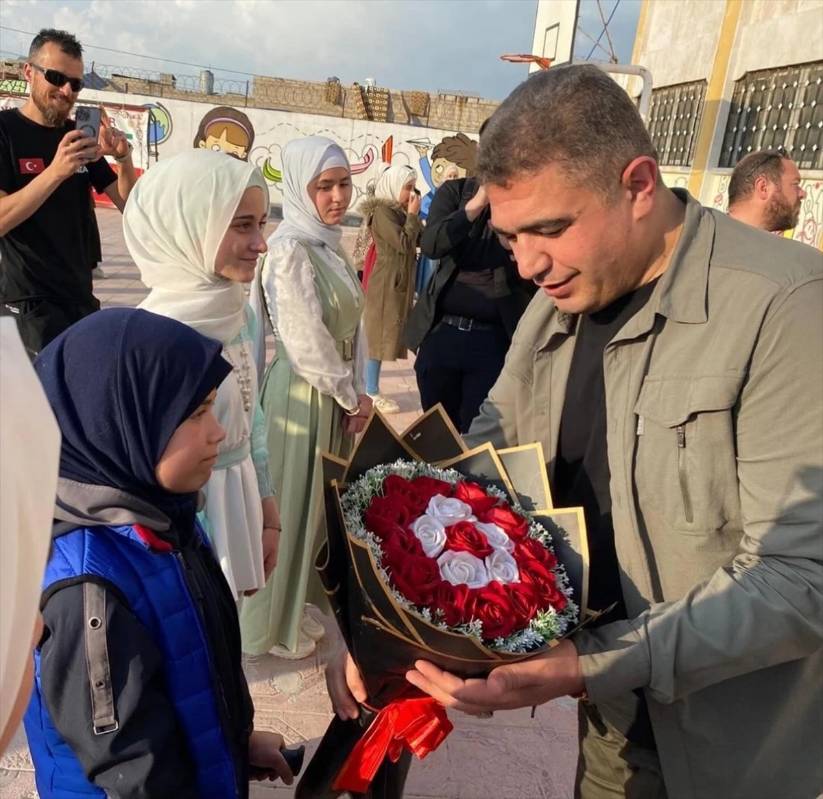 Düzce Valisi Selçuk Aslan, Suriye\'nin El Bab kentinde yetimlerle iftar programında buluştu