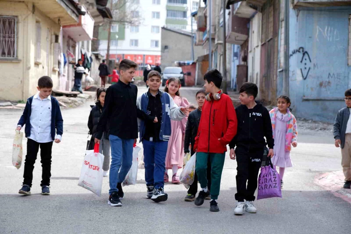 Erzurum\'da Ramazan Bayramı öncesi \'arafalık\' toplama geleneği devam ediyor