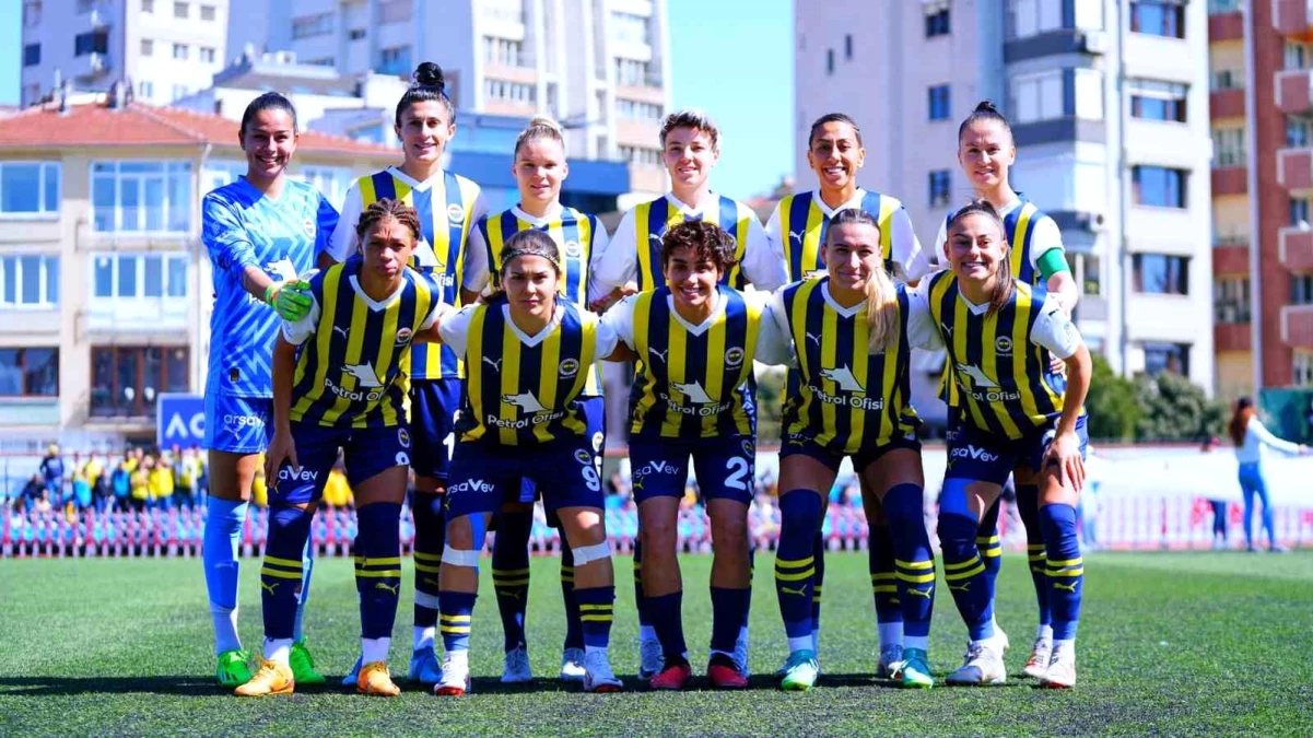 Fenerbahçe, Kadınlar Basketbol ve Voleybol ile Erkek Voleybolda Şampiyonluk İçin Gün Sayıyor