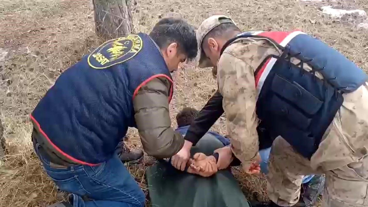 Kars\'ta 27 Yıl Hapis Cezası Bulunan Şahıs Çiftlikte Yakalandı